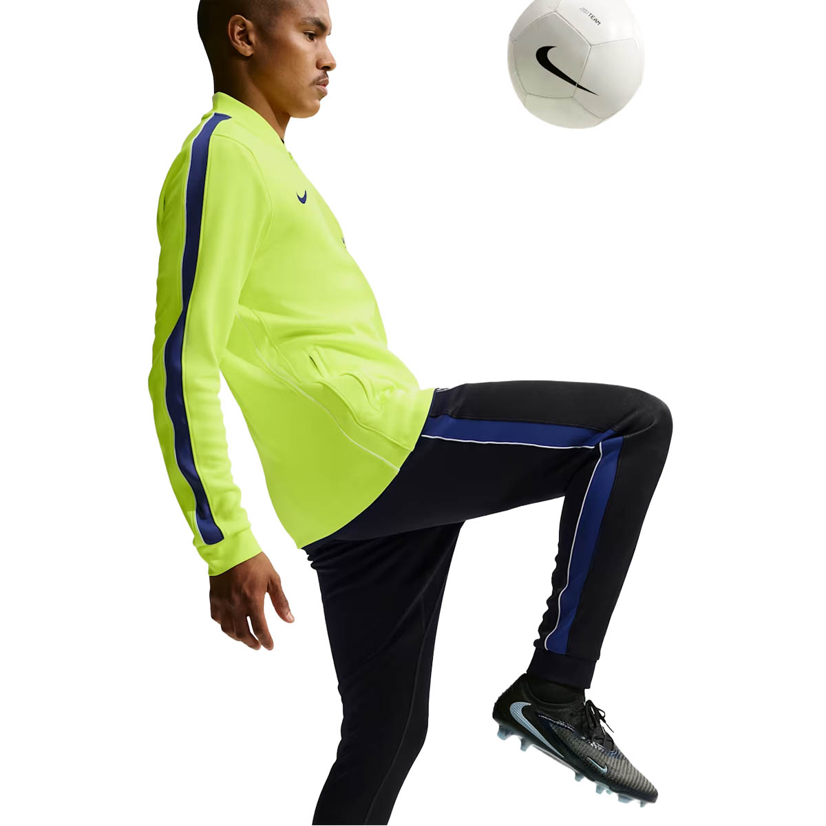 Ch&aacute;ndal entrenamiento Nike 26/27 image number null